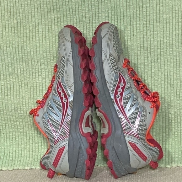 Saucony Women's Excursion TR 11 Grey Red Trail/Running Sneaker Shoes Size 7 - Picture 5 of 11